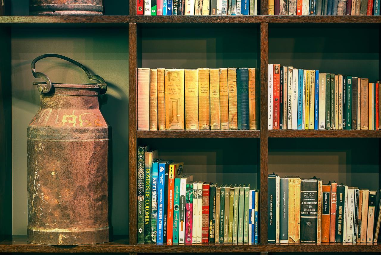 Sites Hotel Медельїн Екстер'єр фото Books on a bookshelf