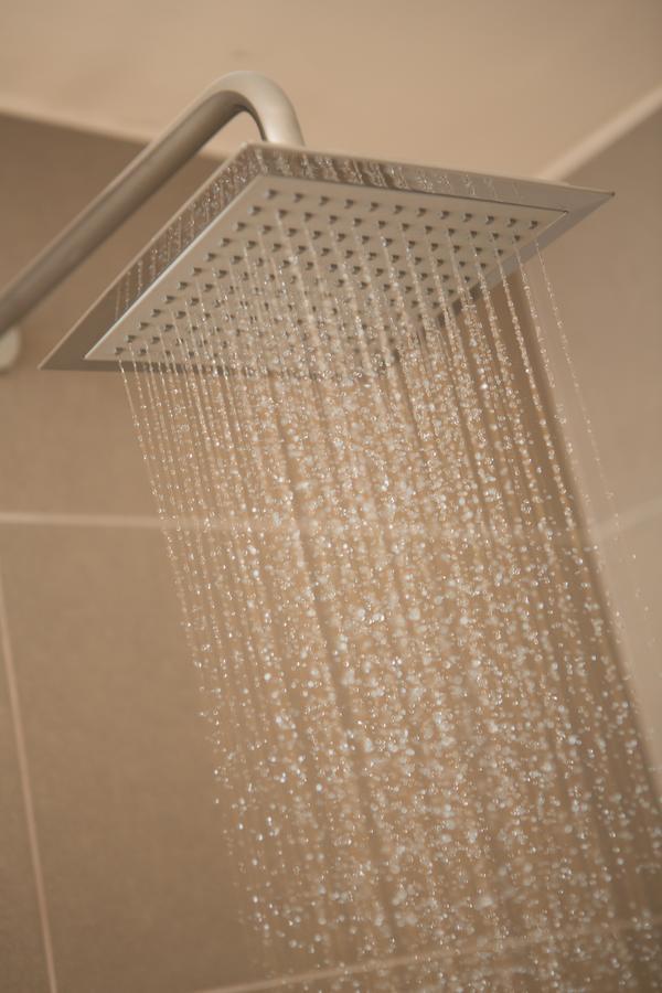 Sites Hotel Медельїн Екстер'єр фото A shower in operation
