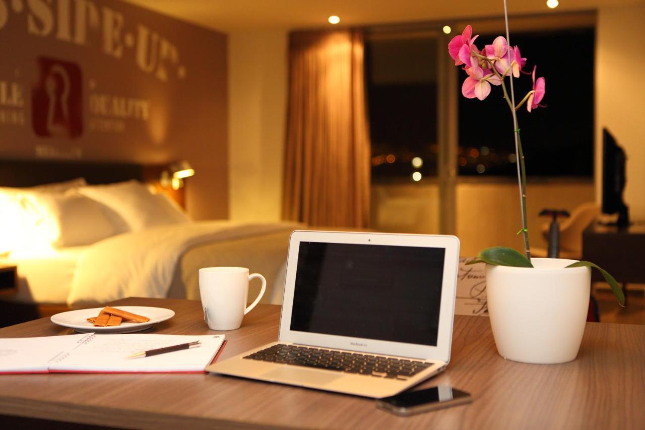 Sites Hotel Медельїн Екстер'єр фото A laptop computer